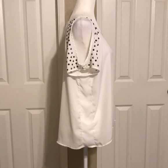 Forever 21 White Blouse with Beat Drop Sleeves - Picture 2 of 3